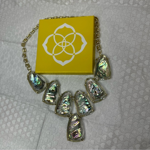 ABALONE SHELL HARLOW NECKLACE KENDRA SCOTT ✨ - Picture 11 of 16